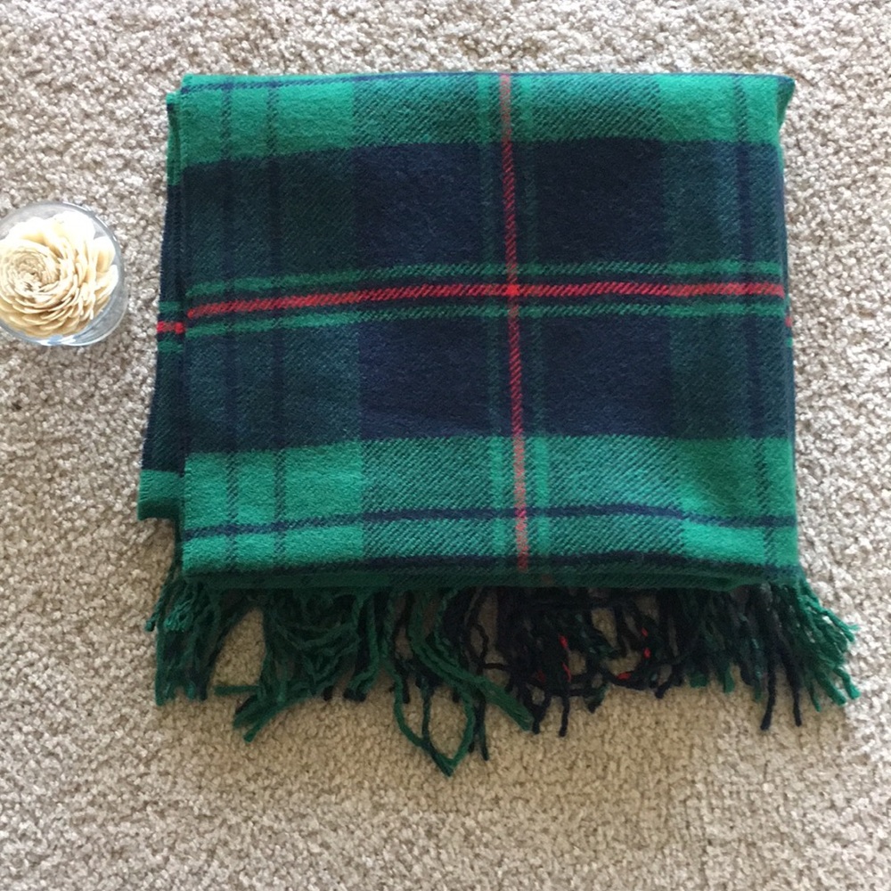 NWOT; “Abercrombie & Fitch,” oblong scarf
